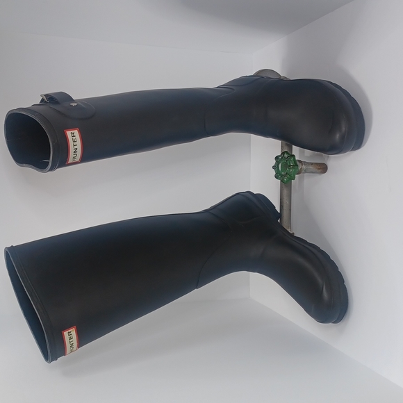 Hunter Shoes - EUC Hunter slender cut, blk, matte, size 9